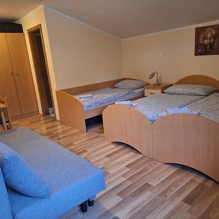 Rooms Pri Lovrizu كوباريد المظهر الخارجي الصورة