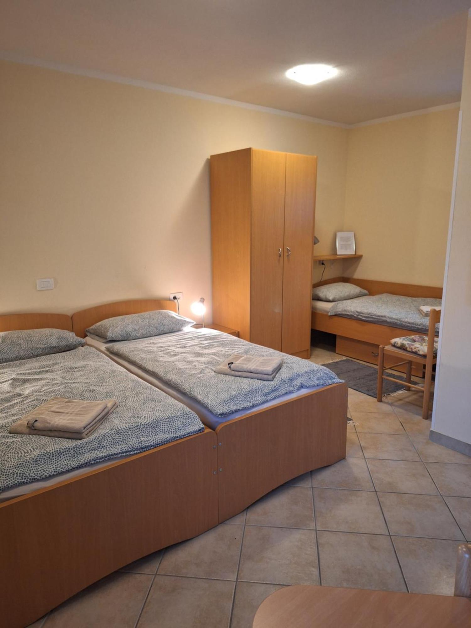 Rooms Pri Lovrizu كوباريد المظهر الخارجي الصورة