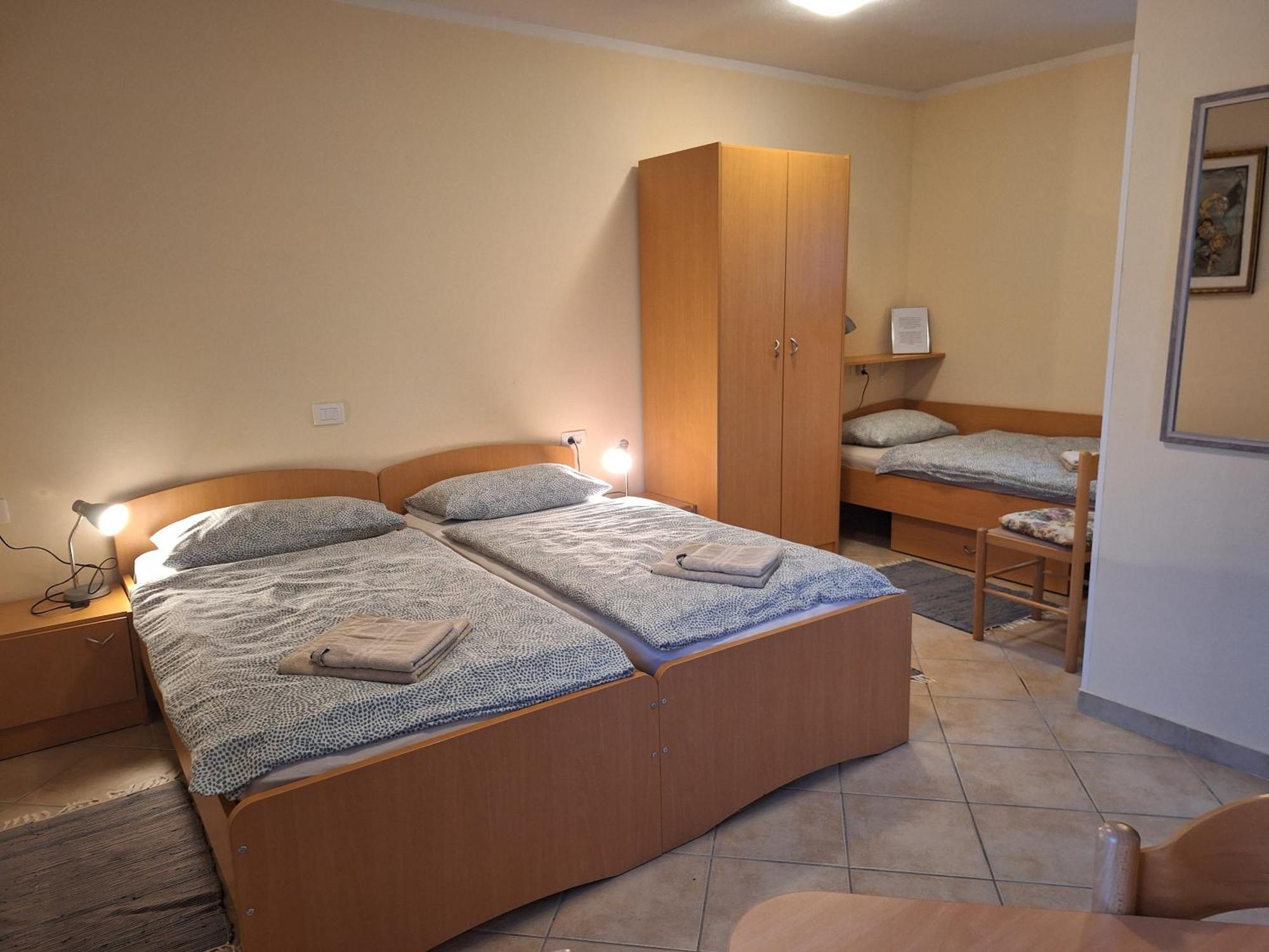 Rooms Pri Lovrizu كوباريد المظهر الخارجي الصورة