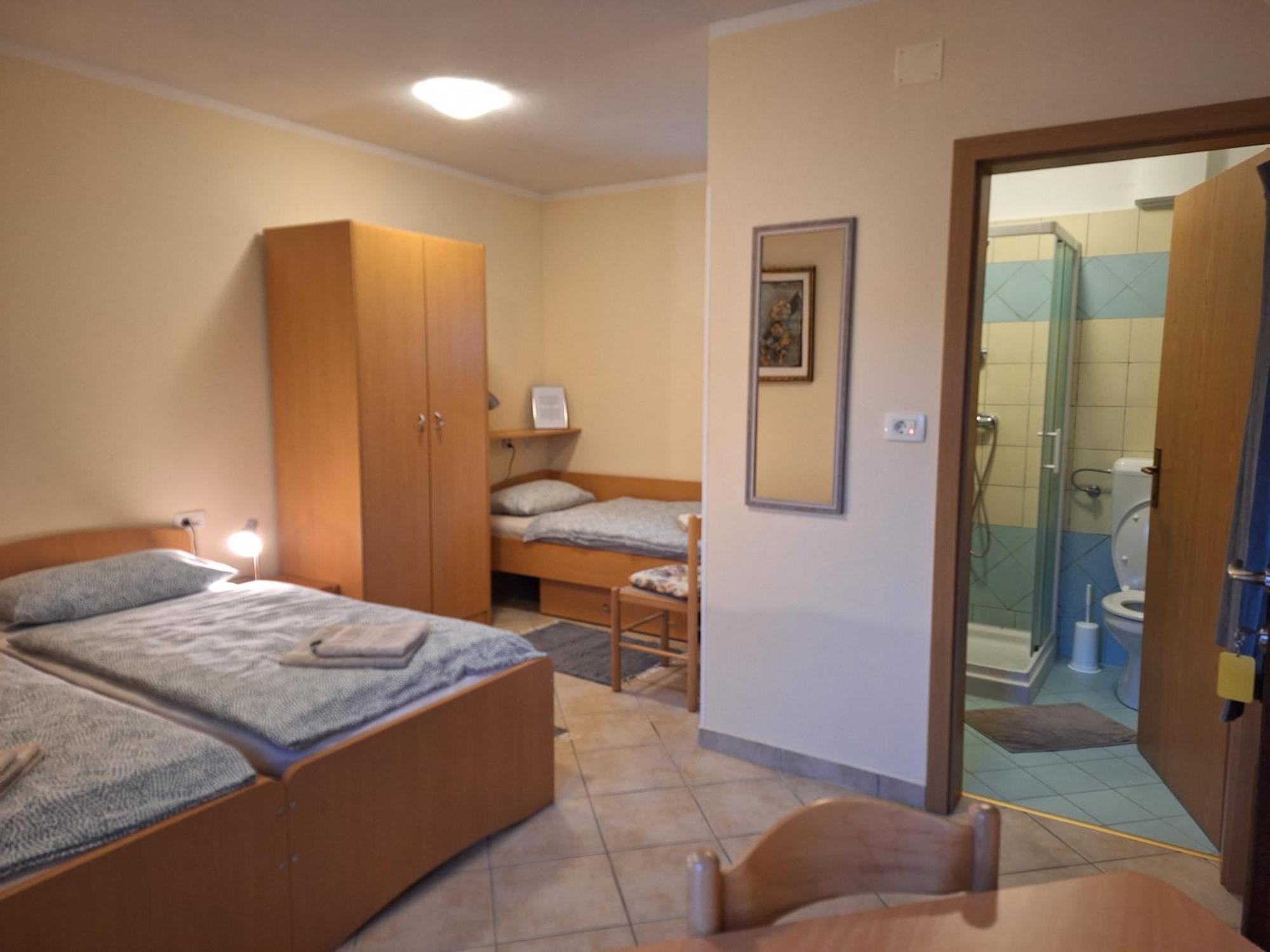 Rooms Pri Lovrizu كوباريد المظهر الخارجي الصورة