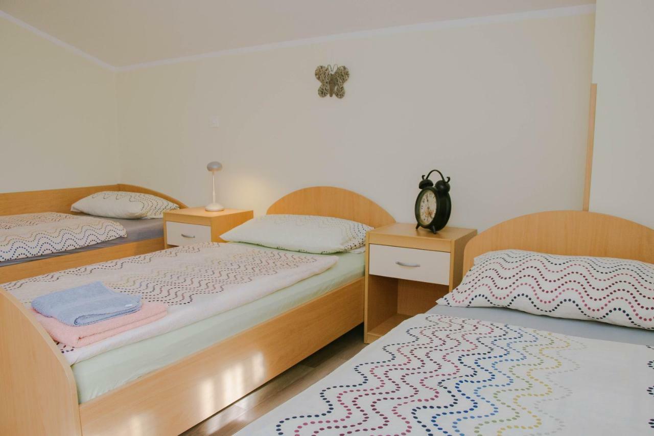 Rooms Pri Lovrizu كوباريد المظهر الخارجي الصورة