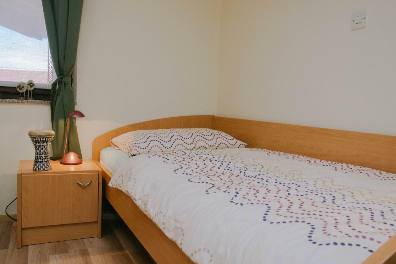 Rooms Pri Lovrizu كوباريد المظهر الخارجي الصورة