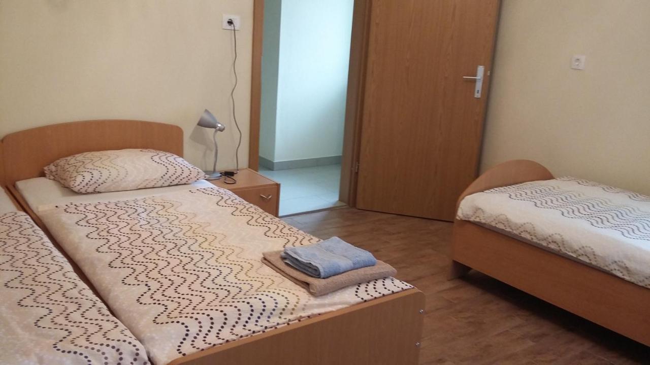 Rooms Pri Lovrizu كوباريد المظهر الخارجي الصورة
